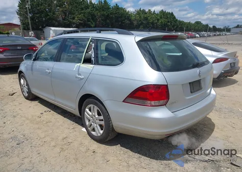 2011 Volkswagen Jetta Sportwagen 2.0L Tdi from USA, damaged, VIN 3VWPL7AJ6BM698231